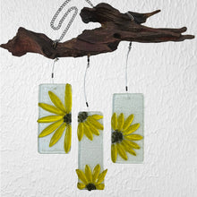Load image into Gallery viewer, Daisy Wind Chime